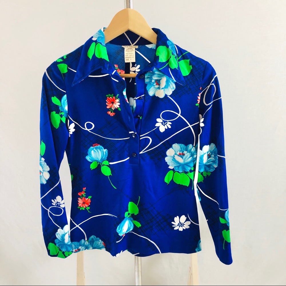 SOLD. Vintage 70s Vivid Blue Dagger Collar Poly Shirt S. - Picture 9 of 11